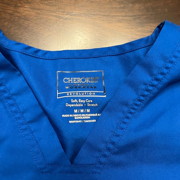 Women’s scrub top - Picture 2 of 2